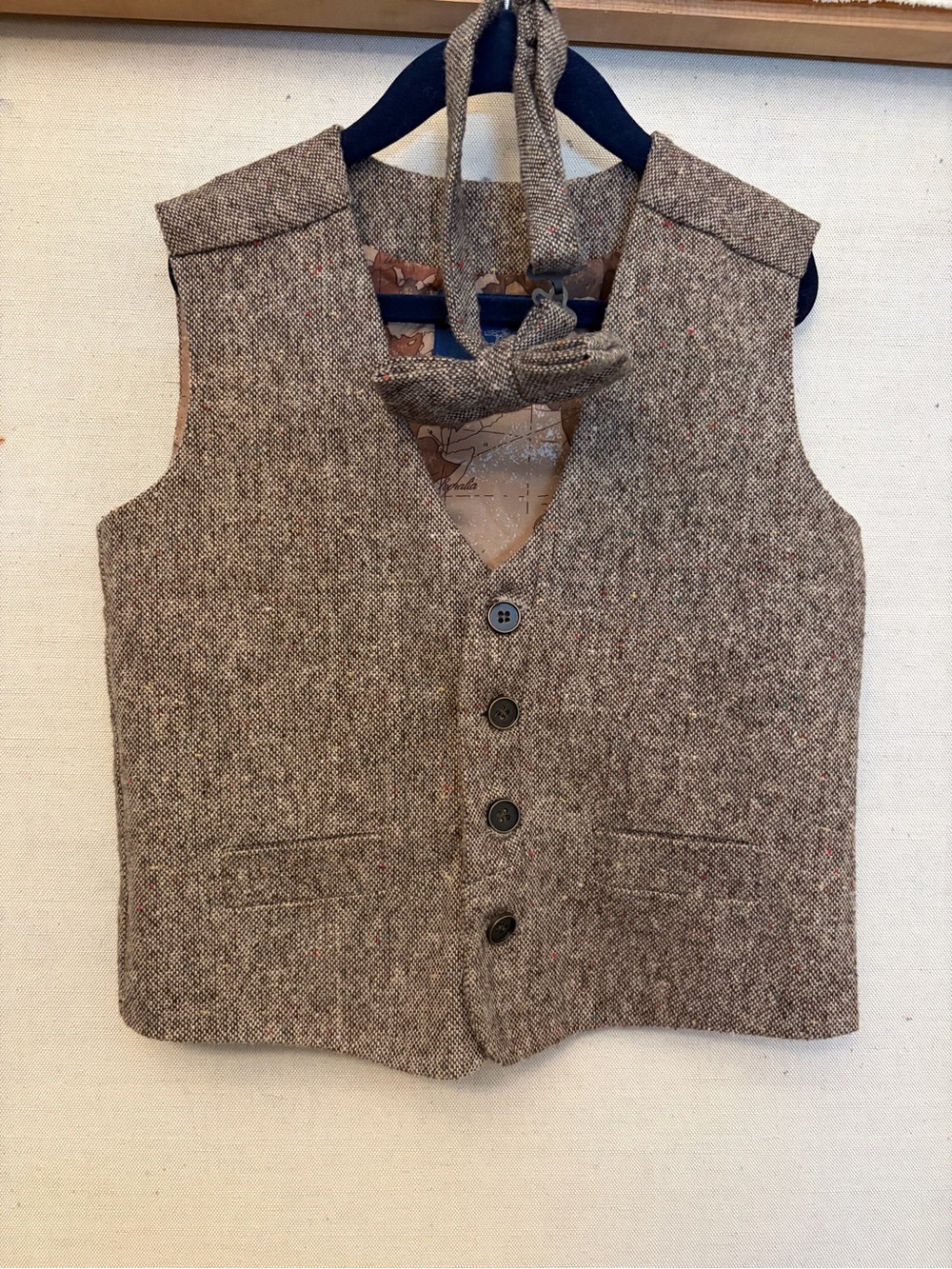 Kids 1920s Newsboy Costume with Tweed Brown Vest, Hat & Bow-tie, Size 6 (Youth)